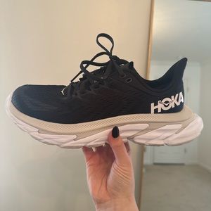 Hoka one one Clifton edge size 7.5 black/white
